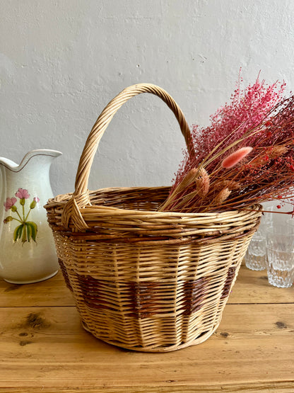 Panier ancien en osier bi couleur   Patine
