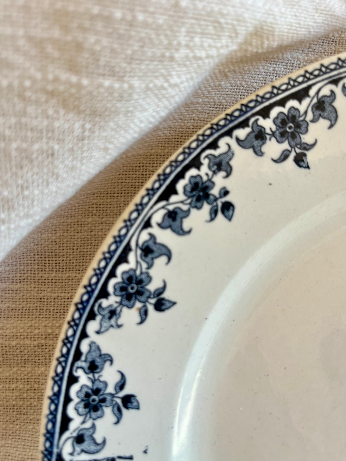 Assiette terre de fer « Gagny »   Patine