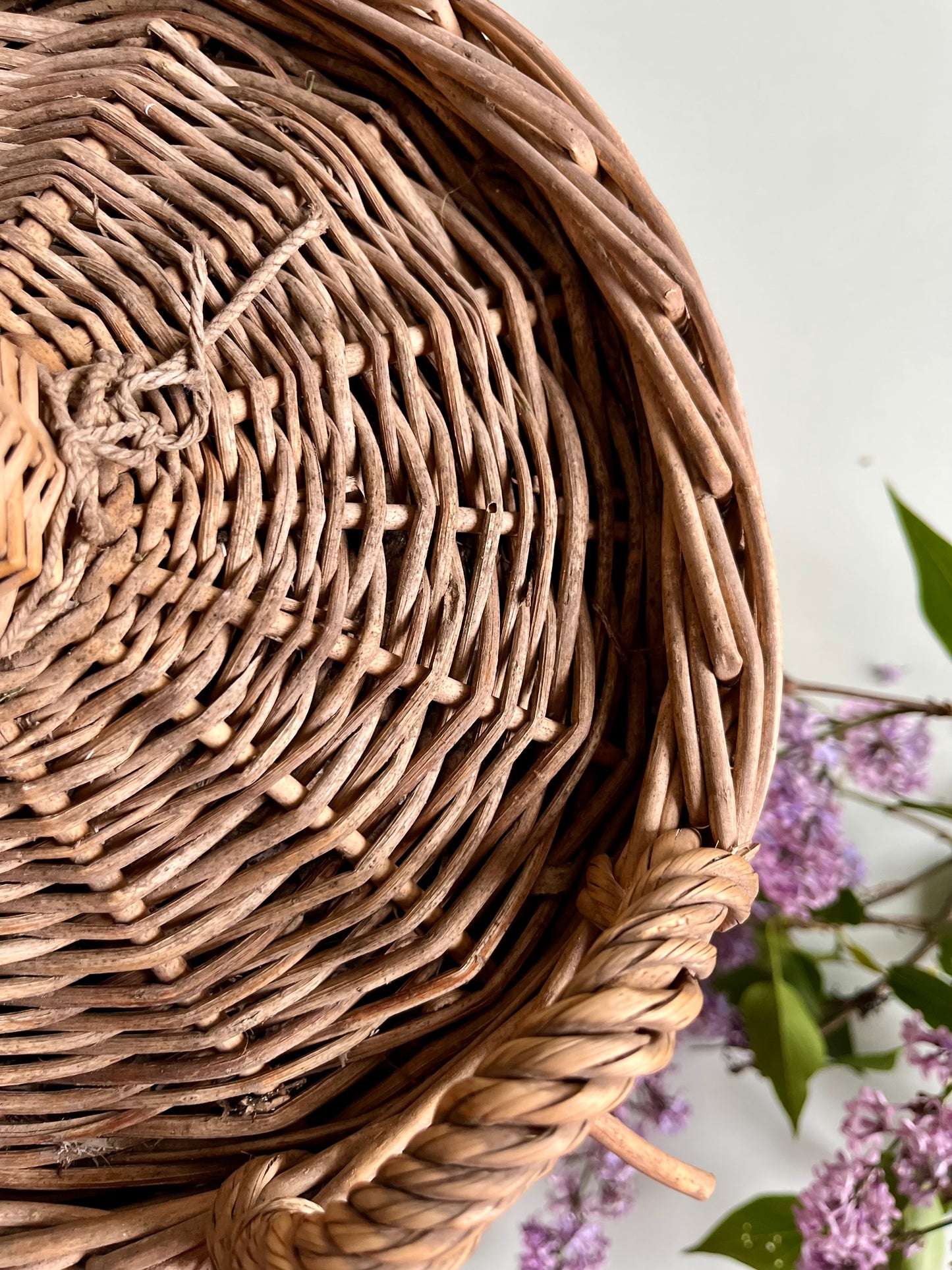 Dame Jeanne ancienne dans son panier