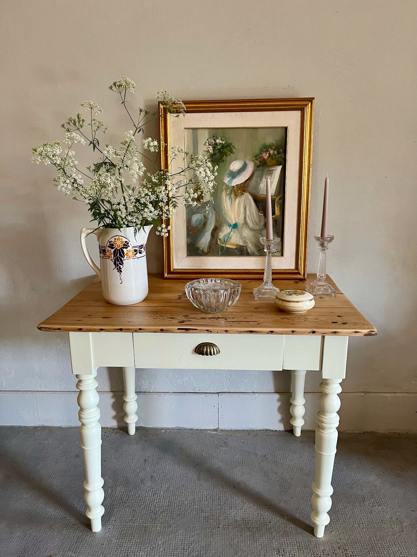 Table pieds tournés bois et crème