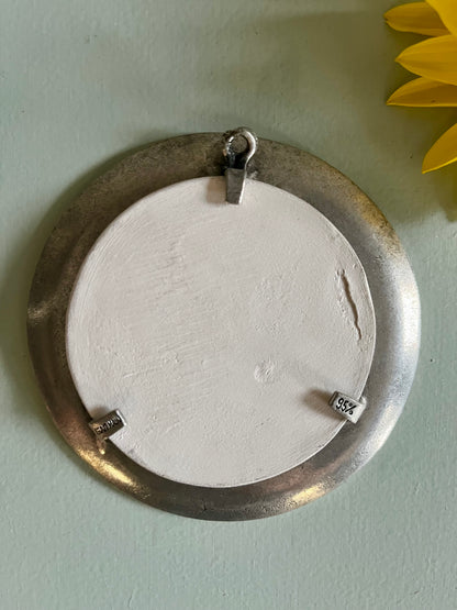 Médaillons muraux vintage en céramique et étain – lot de 2  Décoration Patine