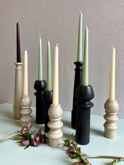 Bougeoir en bois sculpté noir