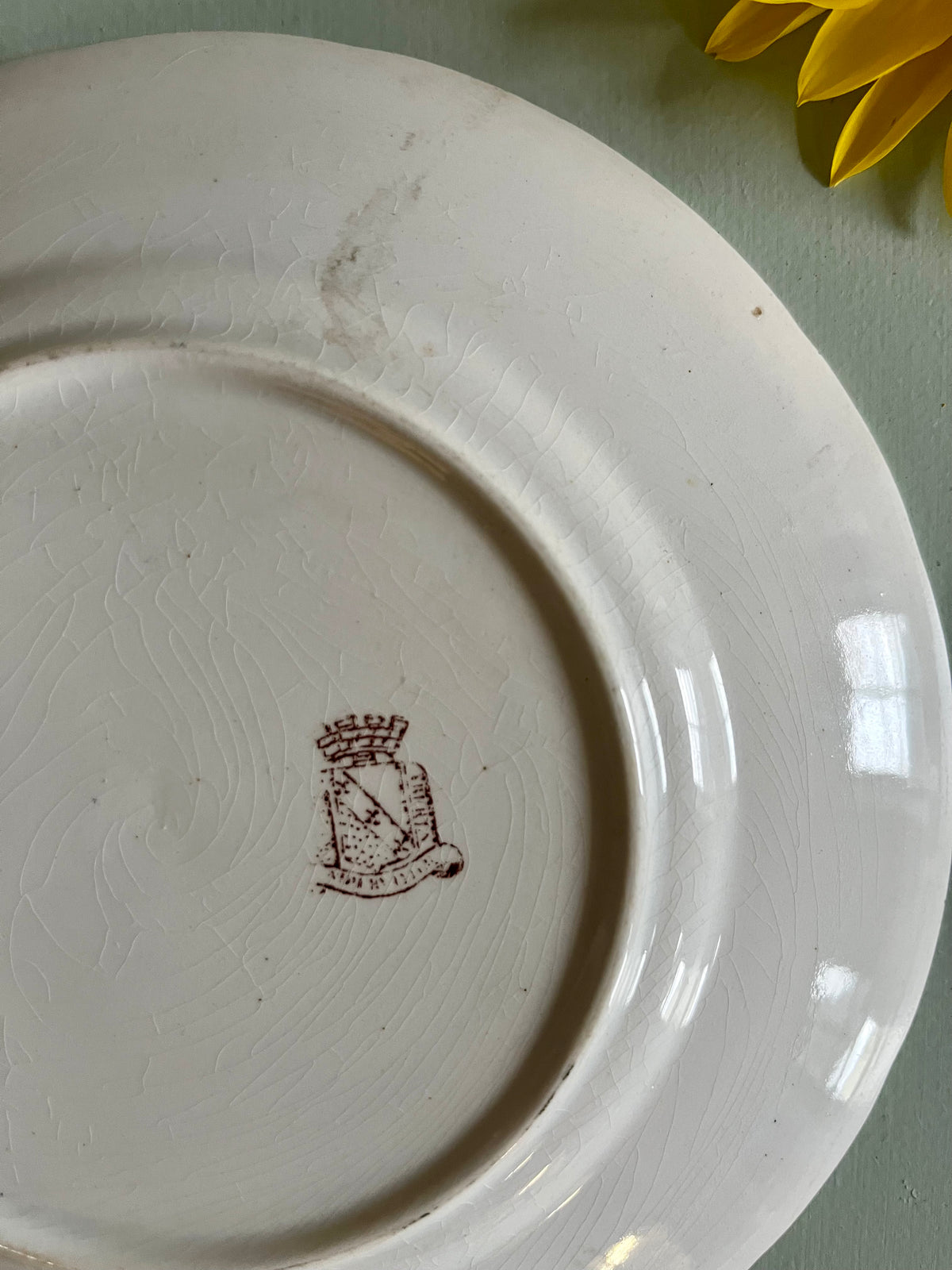 Assiette parlante ancienne – décor floral bleu  Vaisselle Patine