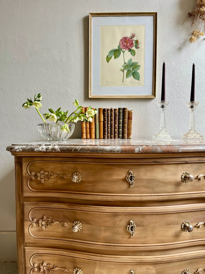 Commode gravée fleurs plateau en marbre
