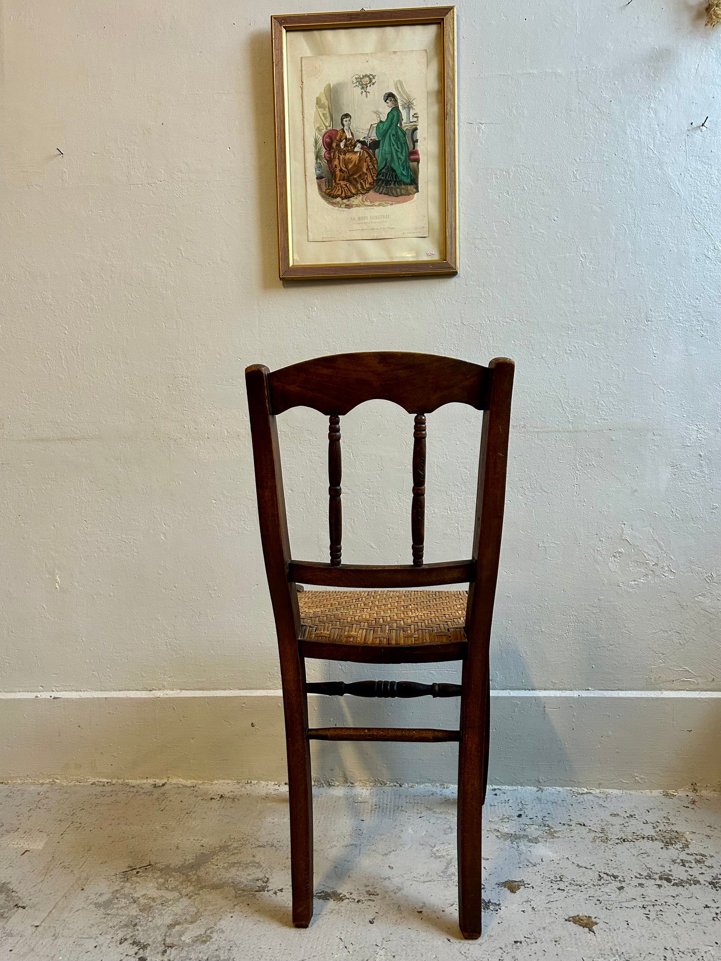 Chaises bistrot en bois foncé à assise paillée - paire