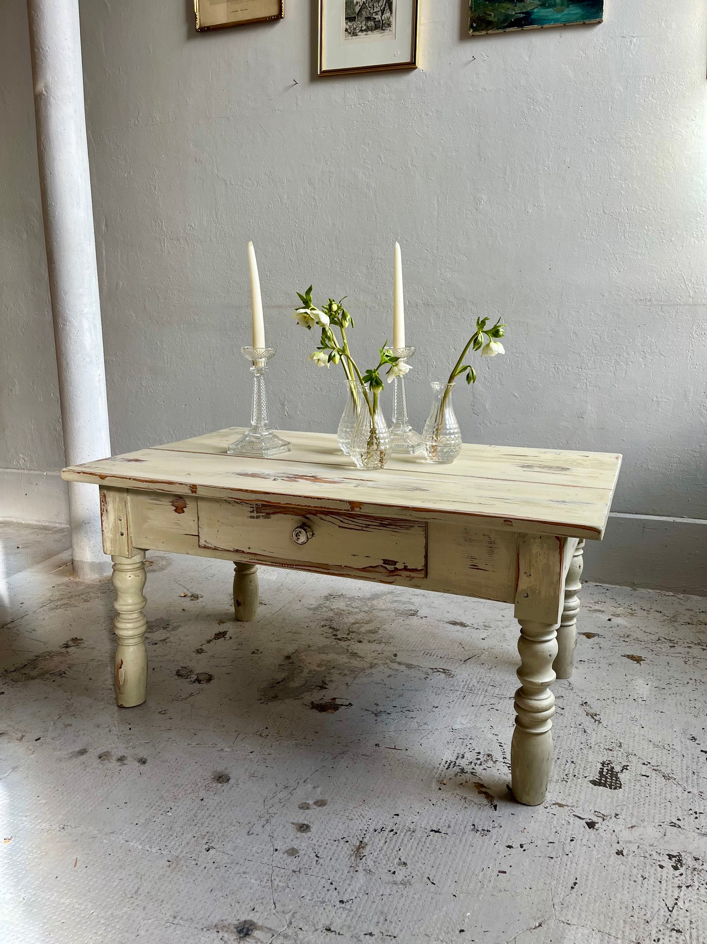 Table basse patinée ancienne