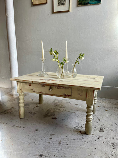 Table basse patinée ancienne