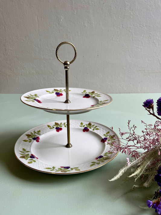 Plat de service en porcelaine décor mûres