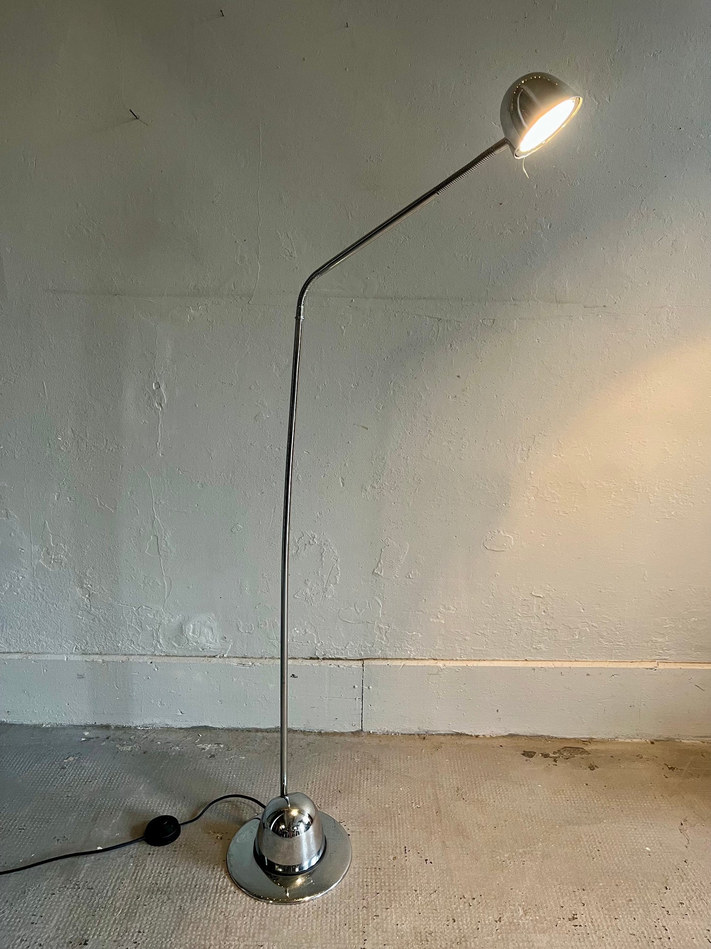 Lampadaire vintage chromé   Patine