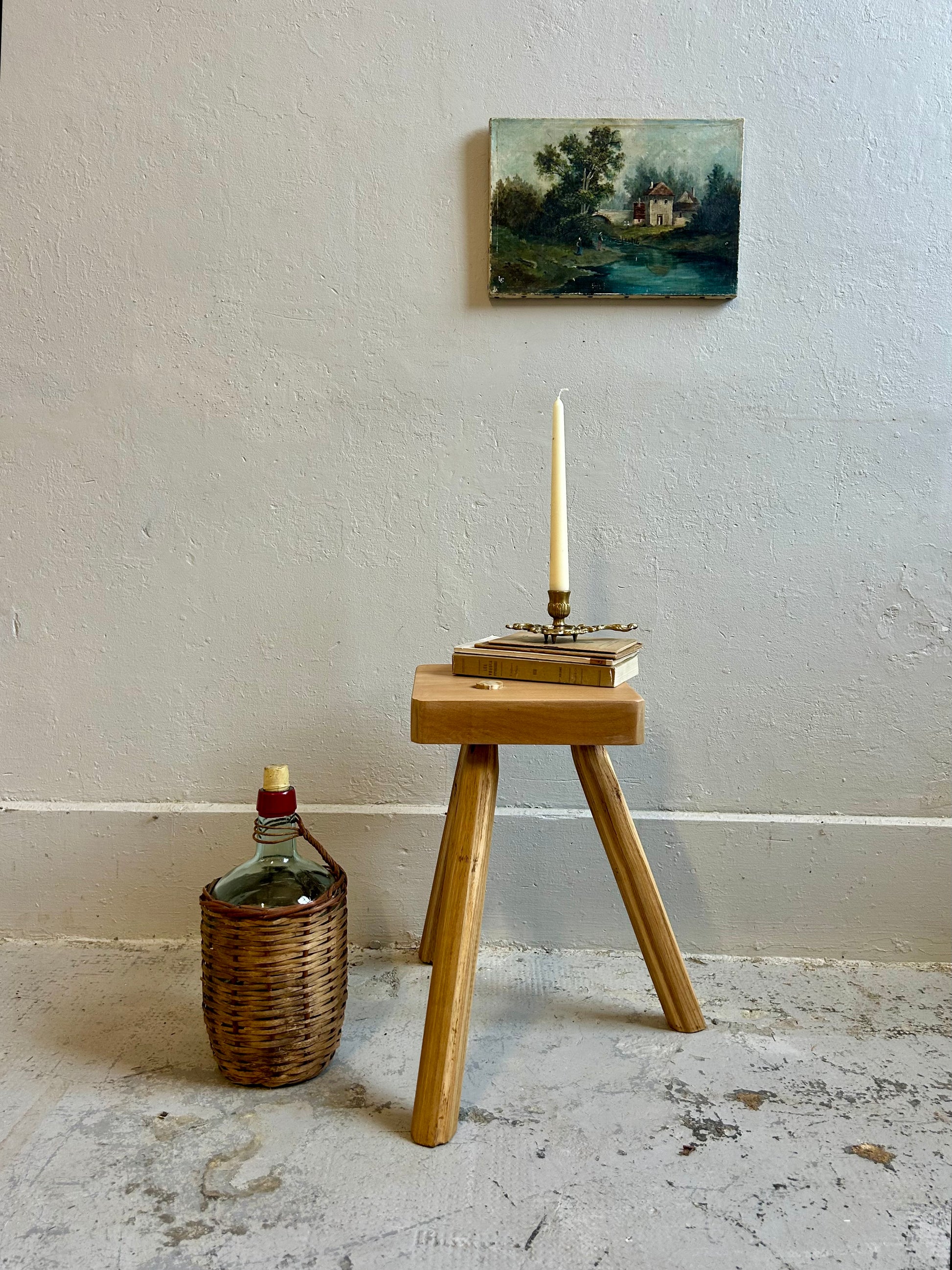 Tabouret de ferme tripode - assise en orme  Meubles Patine