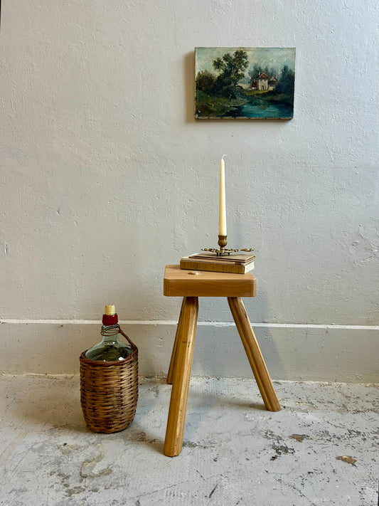 Tabouret de ferme tripode - assise en orme  Meubles Patine