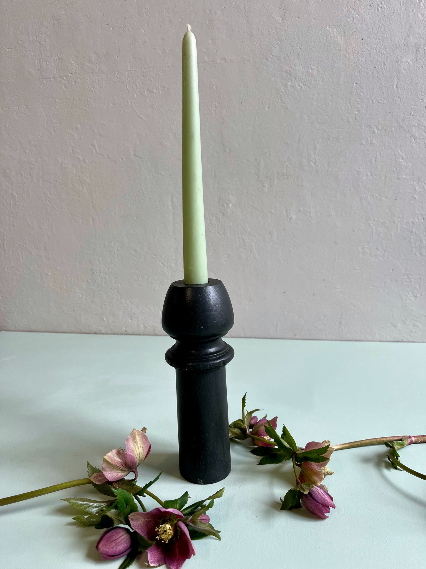 Bougeoir en bois tourné noir petit modèle