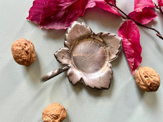 Petite coupelle vintage en métal argenté – Feuille de vigne  Vaisselle Patine