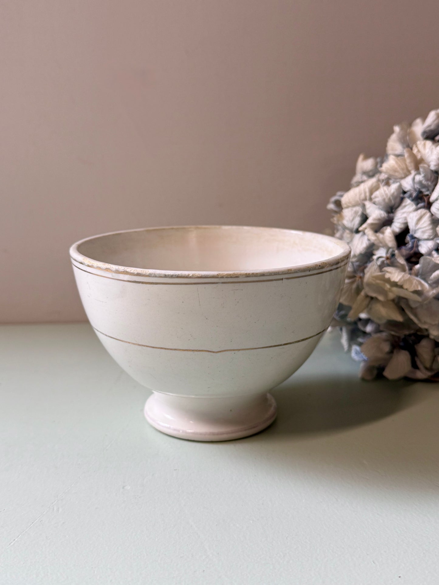 Bol blanc avec liserés couleur or