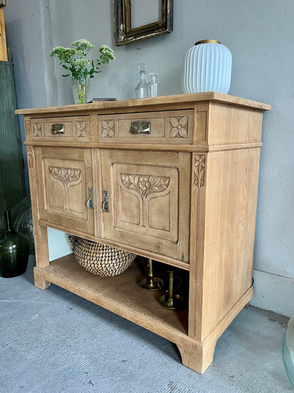 Buffet ancien en chêne sculpté  Meubles Patine