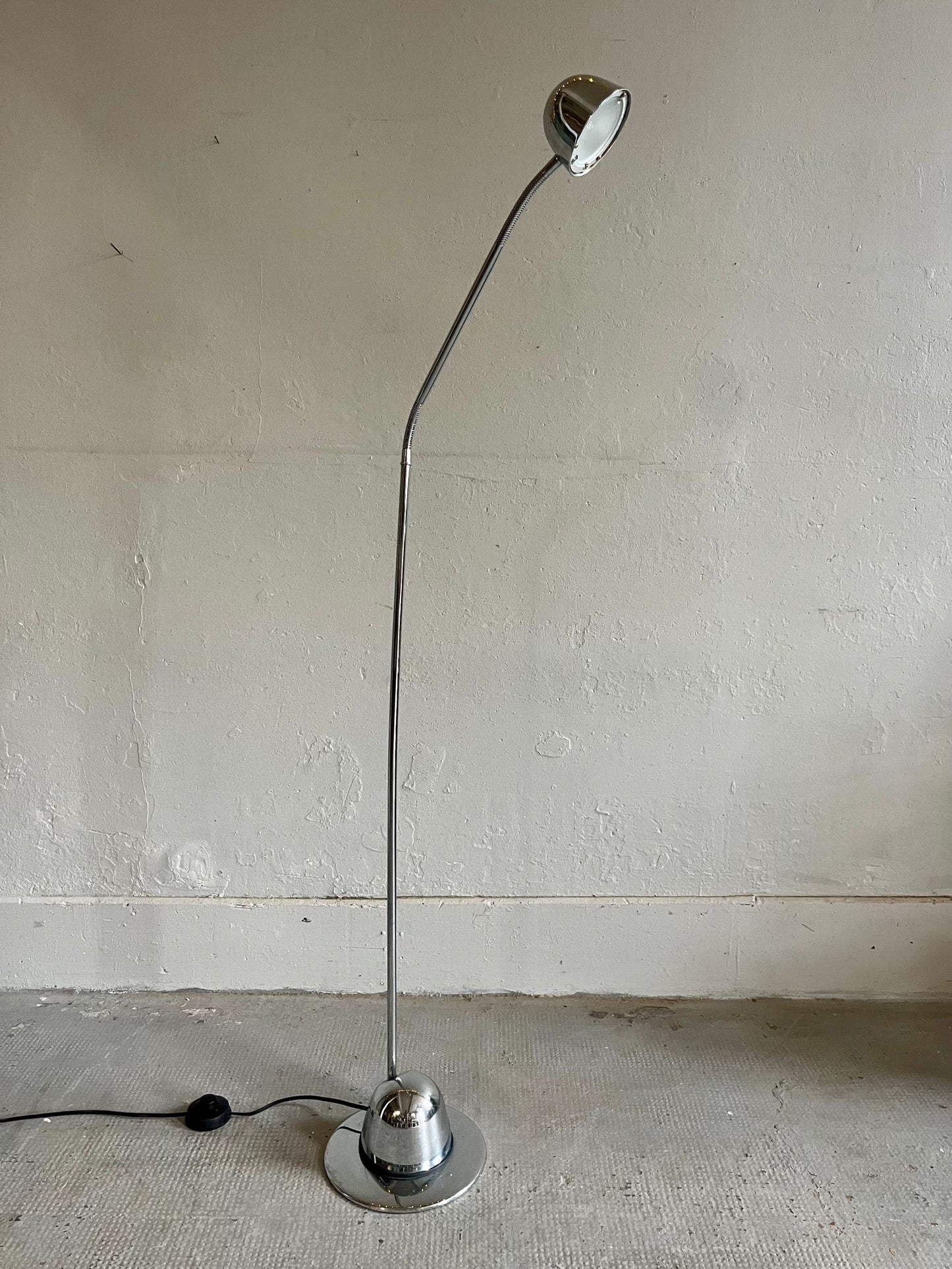 Lampadaire vintage chromé   Patine