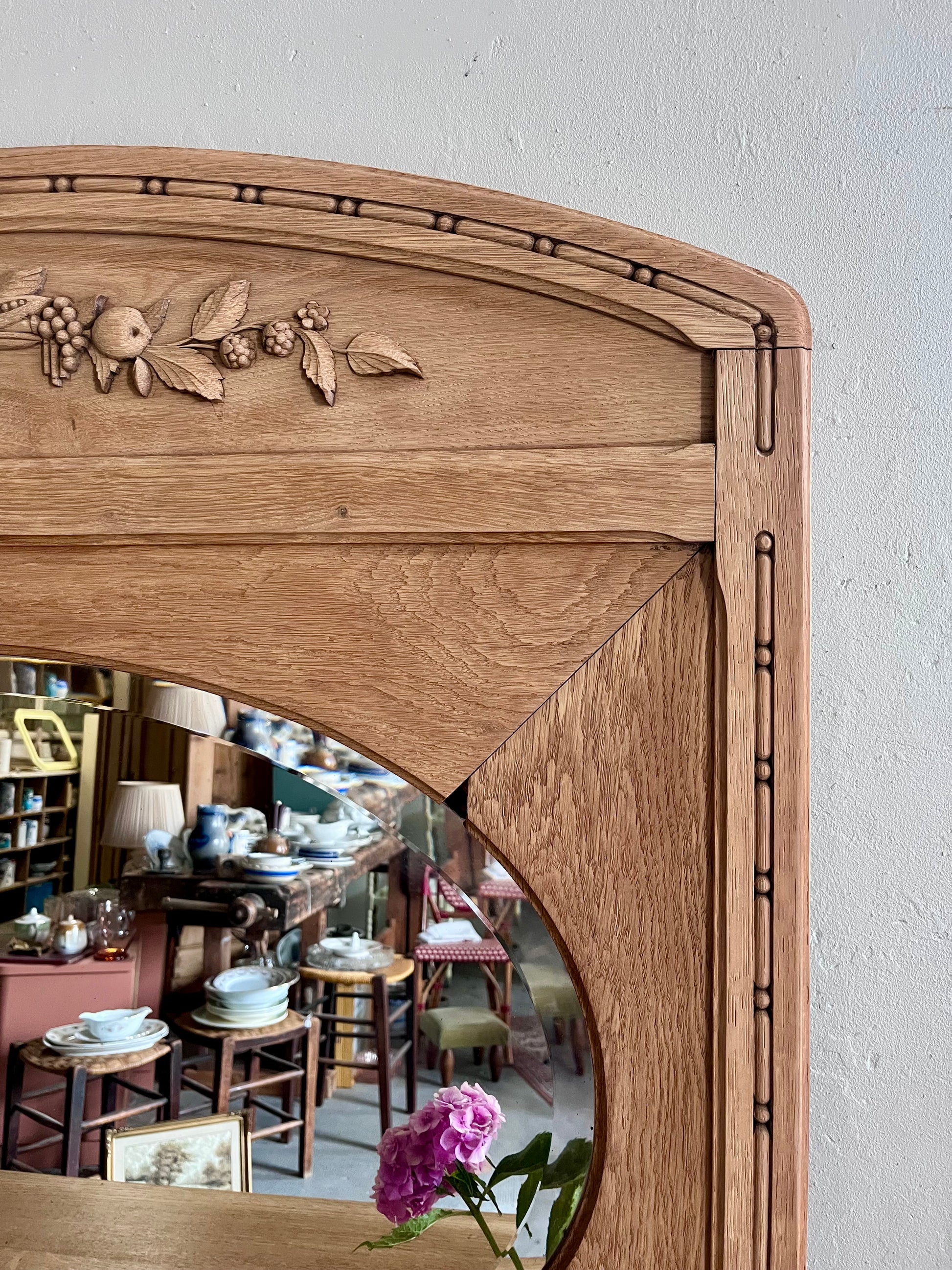 Miroir biseauté décor mûres   Patine
