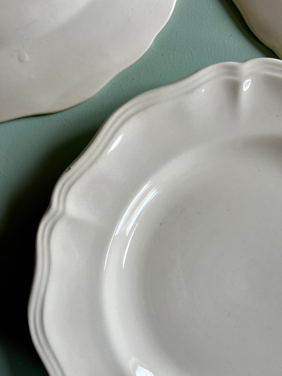 Assiettes anciennes Sarreguemines beige – Lot de 5   Patine