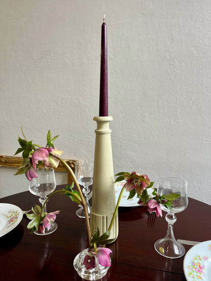 Bougeoir en bois sculpté beige