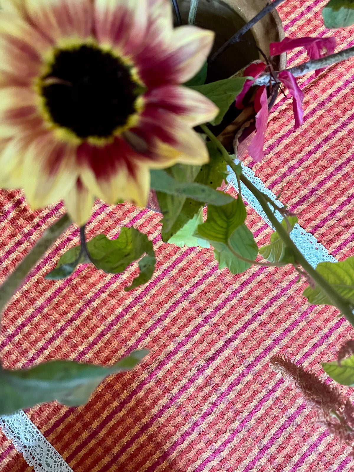 Nappe vintage orange et rouge  Décoration Patine