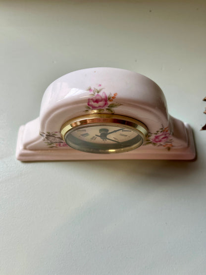 Petite horloge ancienne en céramique « Quartz »