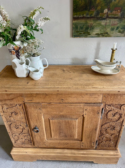 Buffet ancien en chêne sculpté   Patine