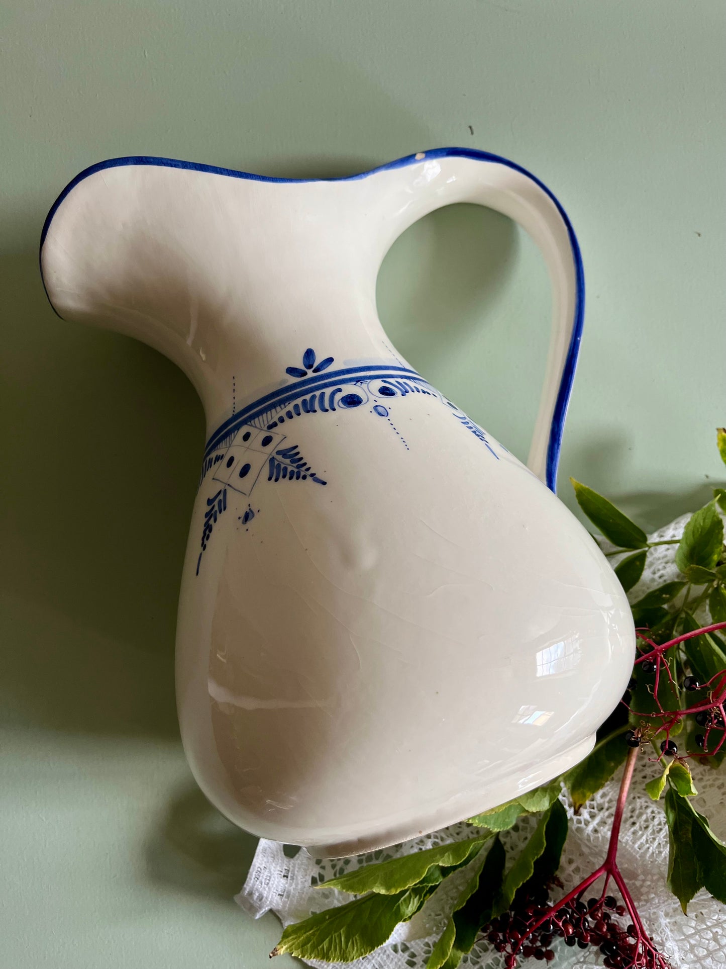 Pichet/broc ancien à motifs bleus  Vaisselle Patine