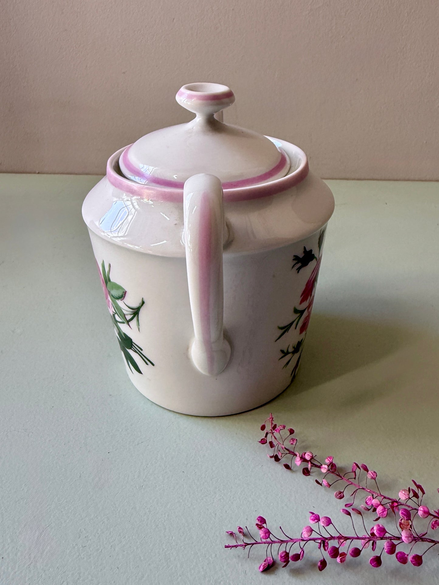 Sucrier décor floral en porcelaine d’Auteuil