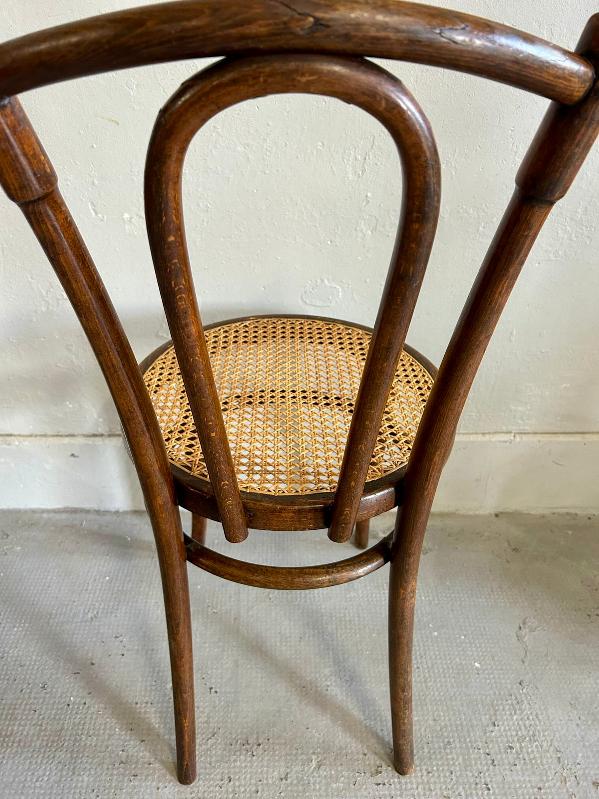 Chaise bistrot bois courbe assise cannage - type Thonet   Patine