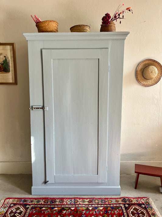 Bonnetière ancienne bleu gris et bordeaux  Meubles Patine