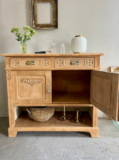 Buffet ancien en chêne sculpté  Meubles Patine