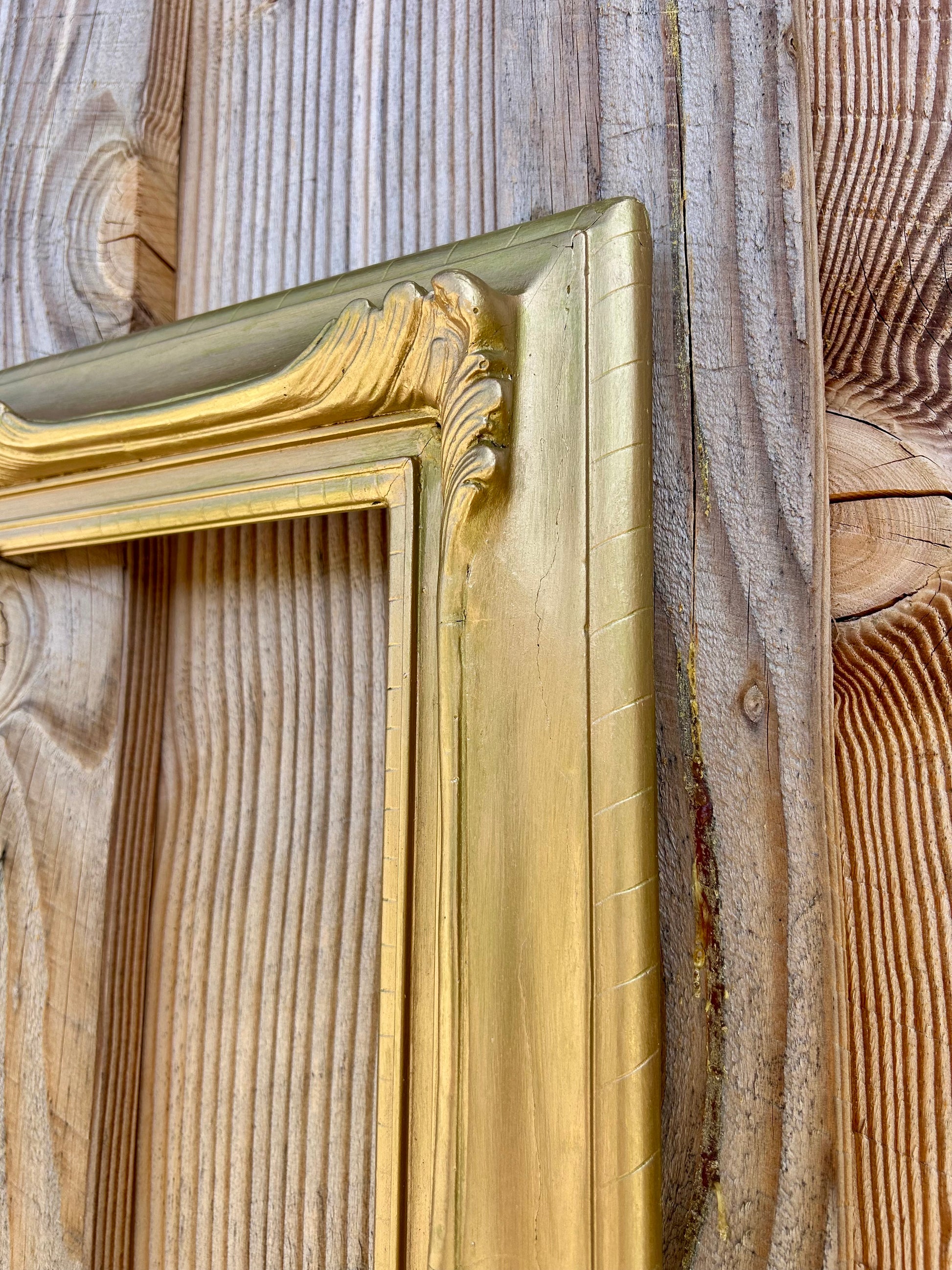 Cadre doré avec moulures  Décoration Patine