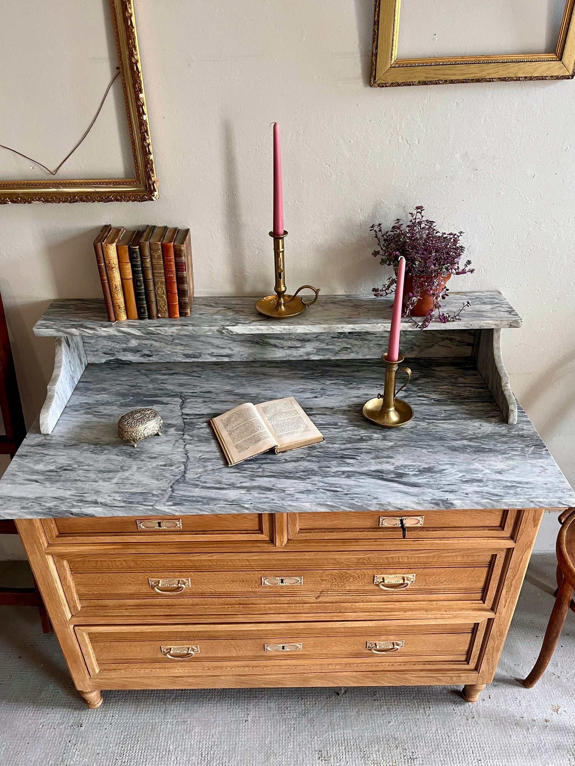 Commode plateau en marbre gris  Meubles Patine
