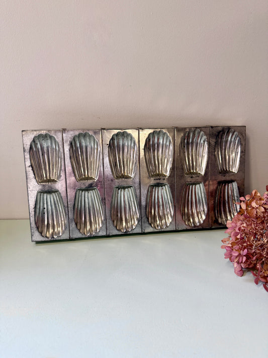 Moule à madeleine métallique de 12 petites pièces
