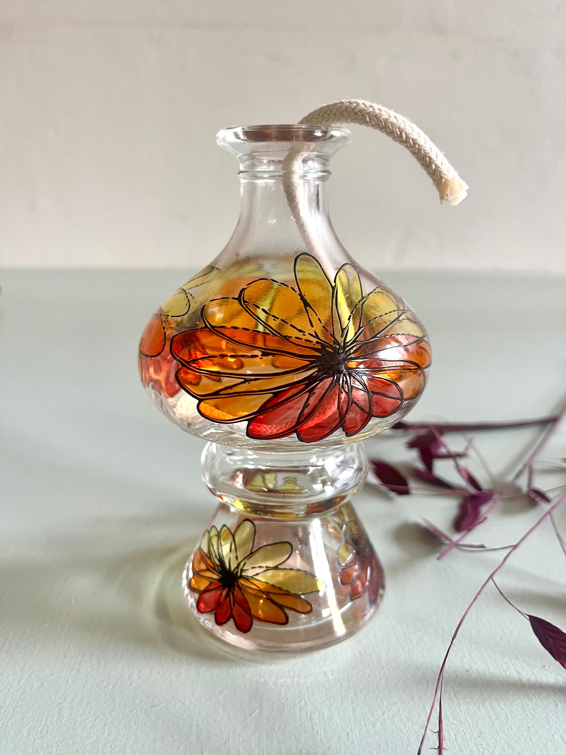 Lampe à huile en verre fleurs orange   Patine