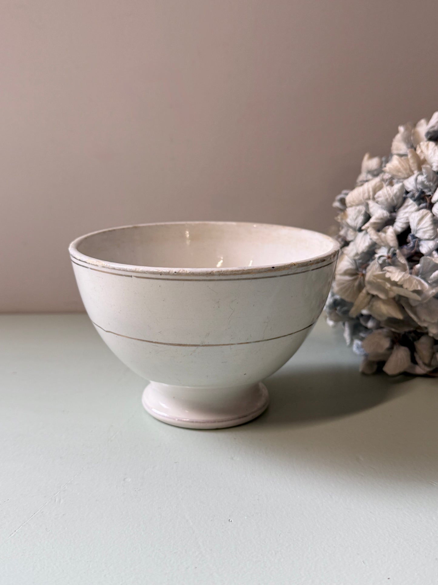 Bol blanc avec liserés couleur or