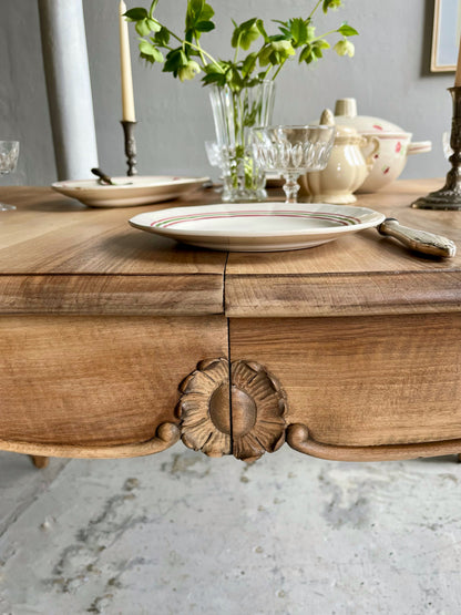 Table ancienne en noyer style Louis XV