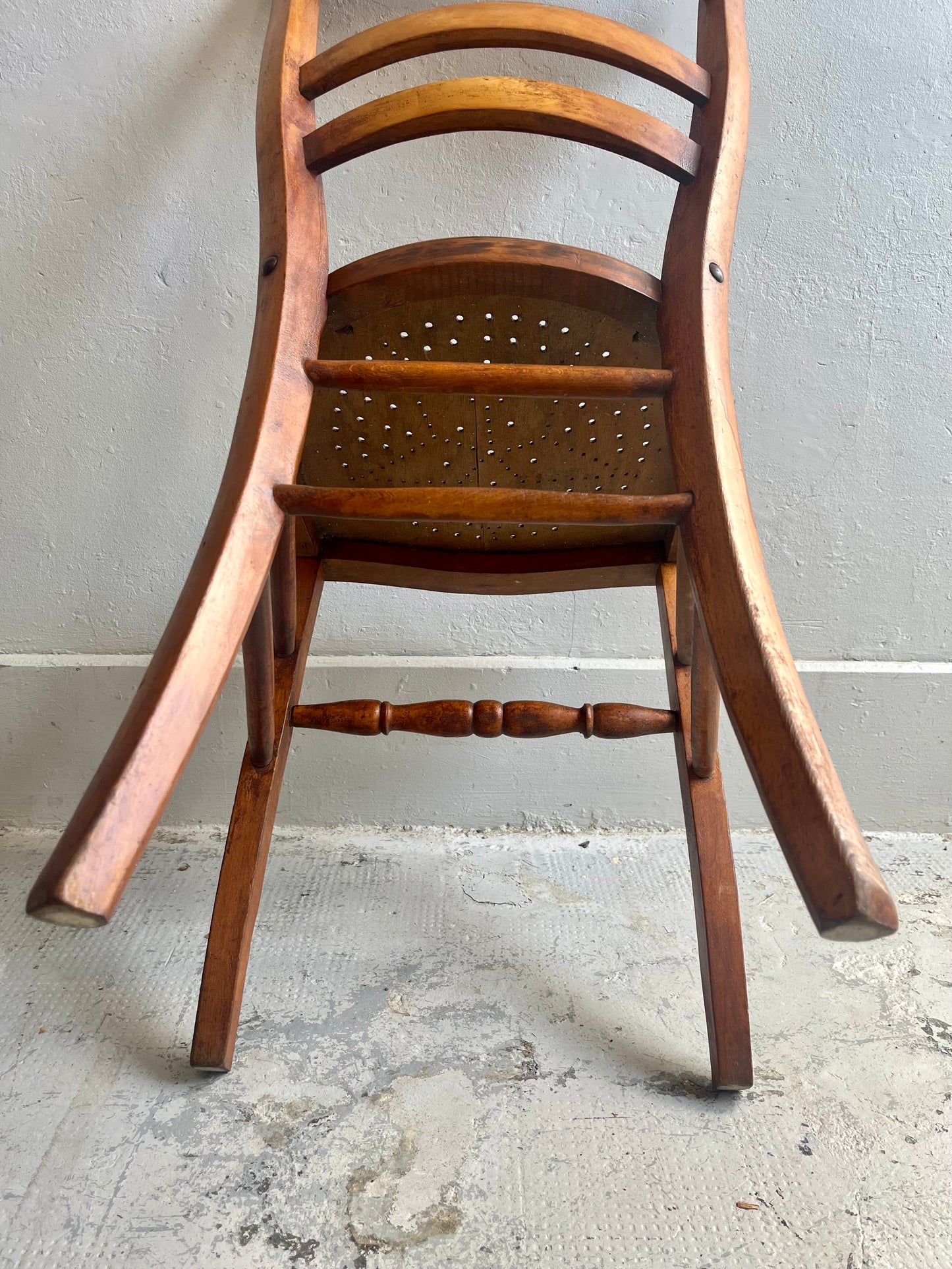 Chaise bistrot ancienne assise étoile