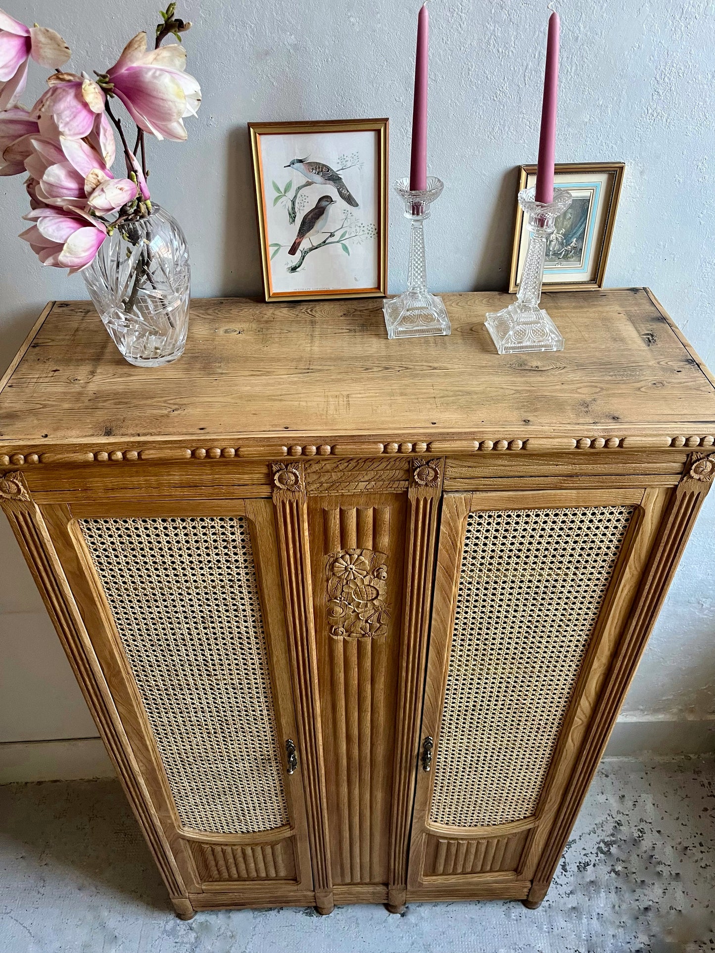 Armoire ancienne art déco portes en cannage