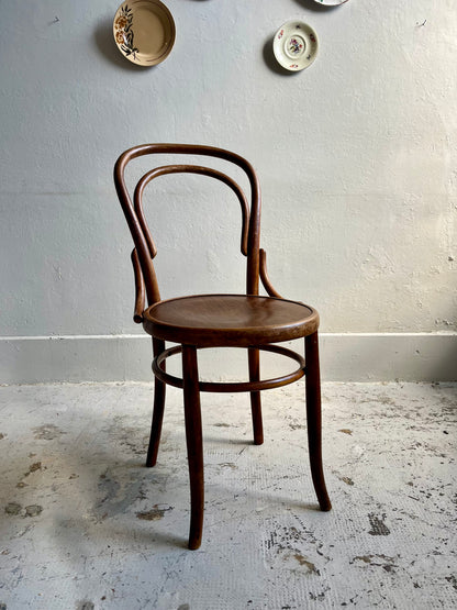 Chaise bistrot gravée