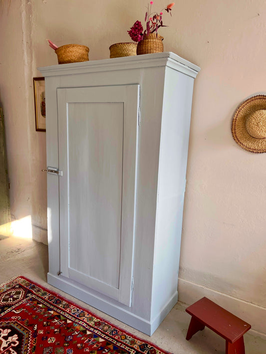Bonnetière ancienne bleu gris et bordeaux  Meubles Patine