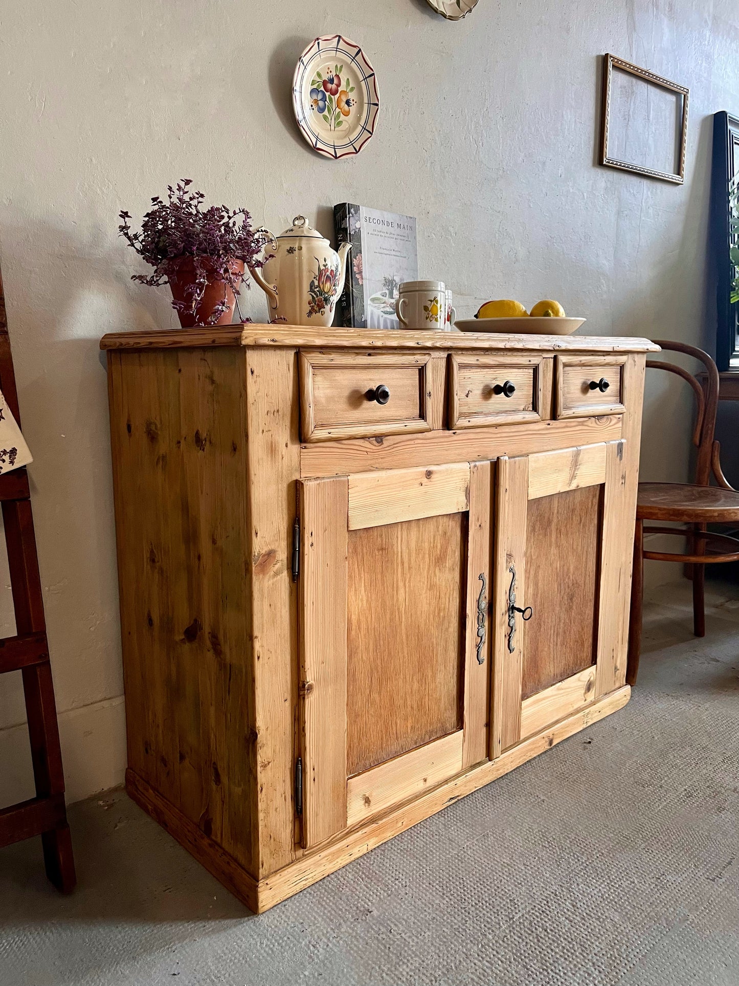 Buffet ancien en sapin 3 tiroirs   Patine