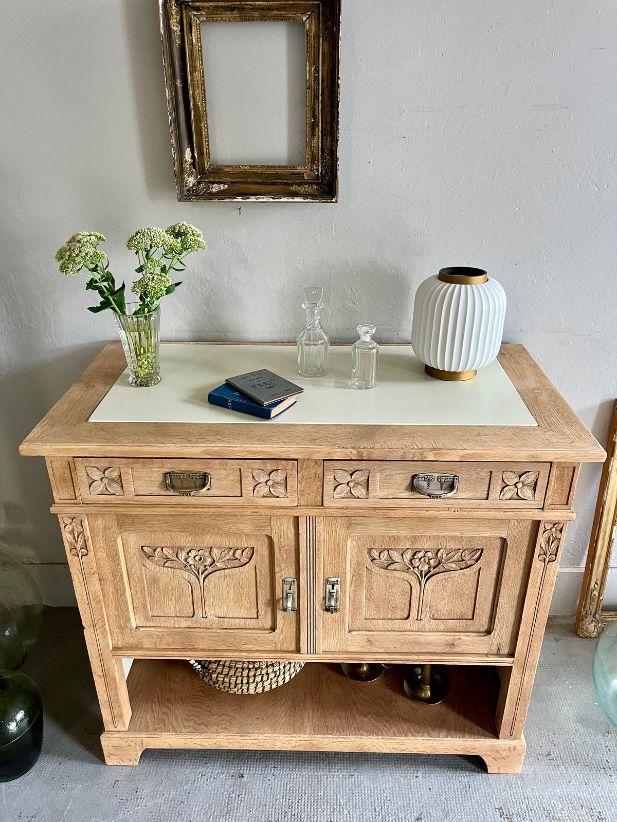 Buffet ancien en chêne sculpté  Meubles Patine