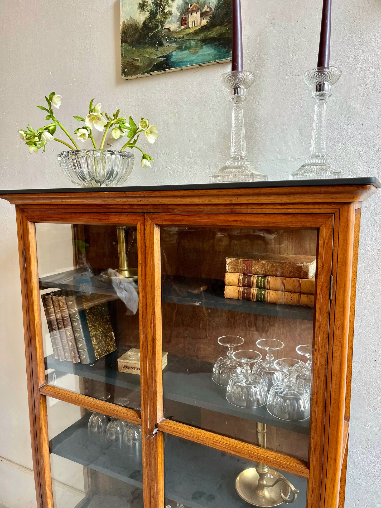 Vitrine pieds compas ancienne revisitée