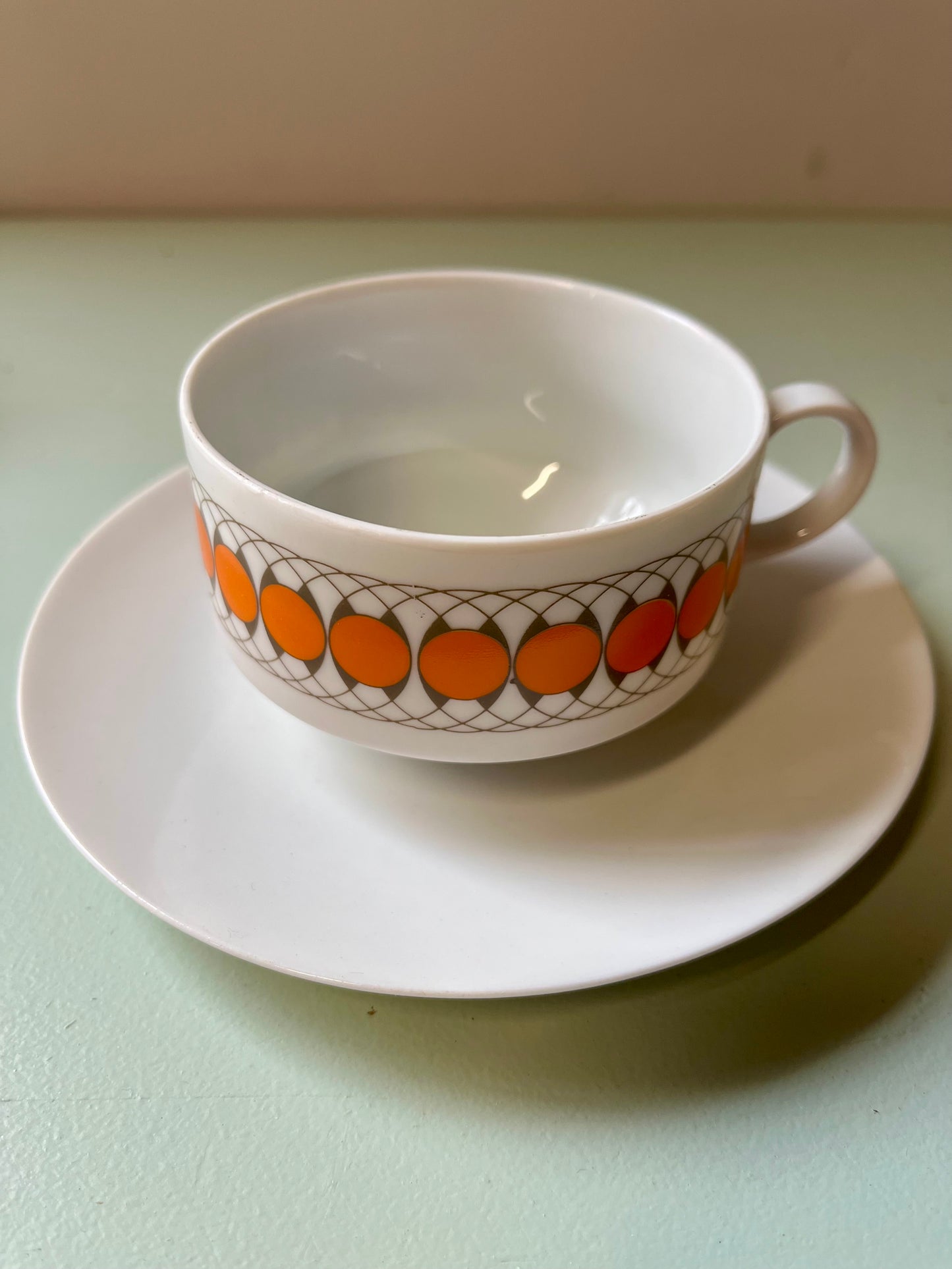 Théière et tasses vintage années 70