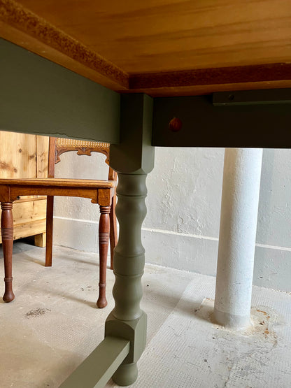 Table à manger vert et bois