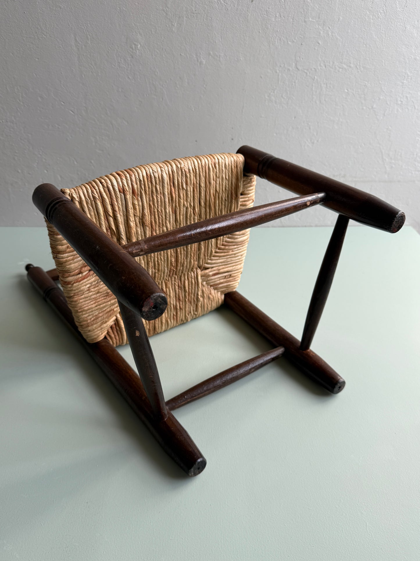 Chaise enfant en bois et paille vintage