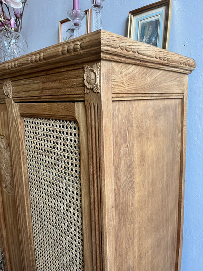 Armoire ancienne art déco portes en cannage