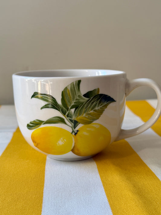 Tasse en porcelaine Annick Bitaud décor citron