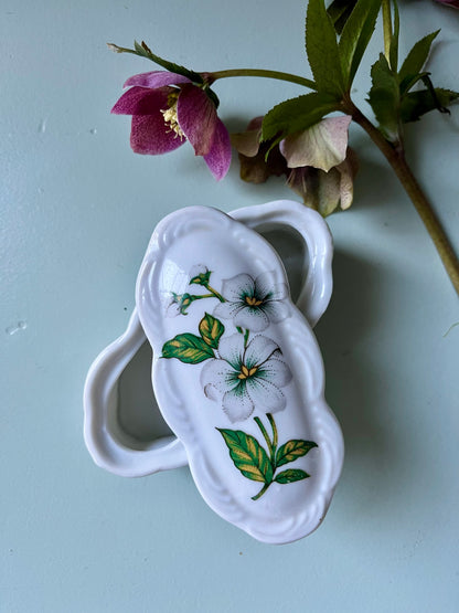 Petite boîte en porcelaine décor floral